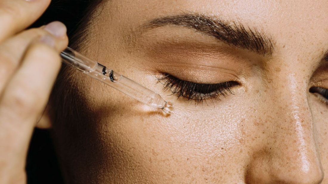 Retinol na Estética Profissional: Aliado do Clareamento ou Fonte de Sensibilidade?